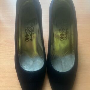Salvatore Ferragamo Navy Heels Classic Design